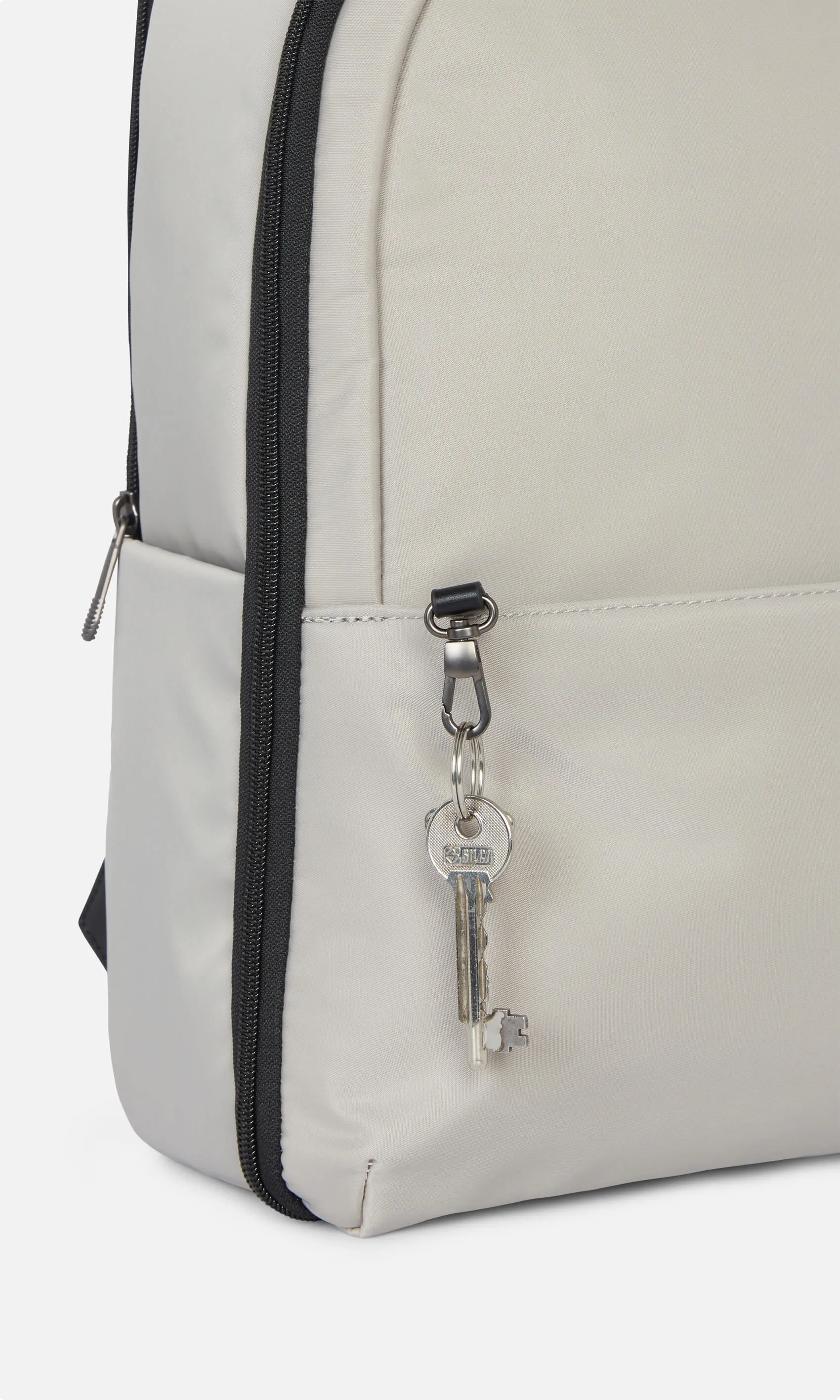 Chelsea backpack in taupe