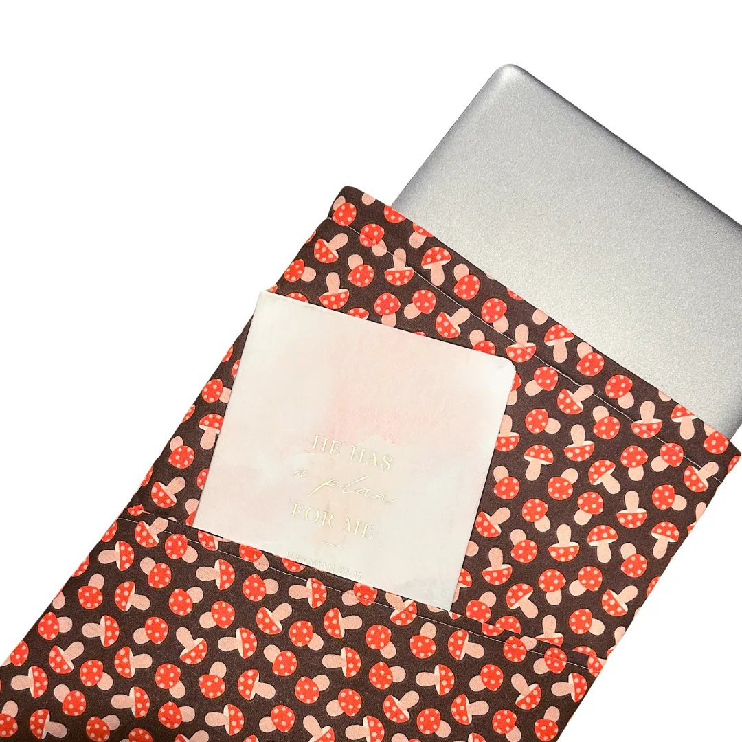 Daisy Daydream Laptop Sleeves