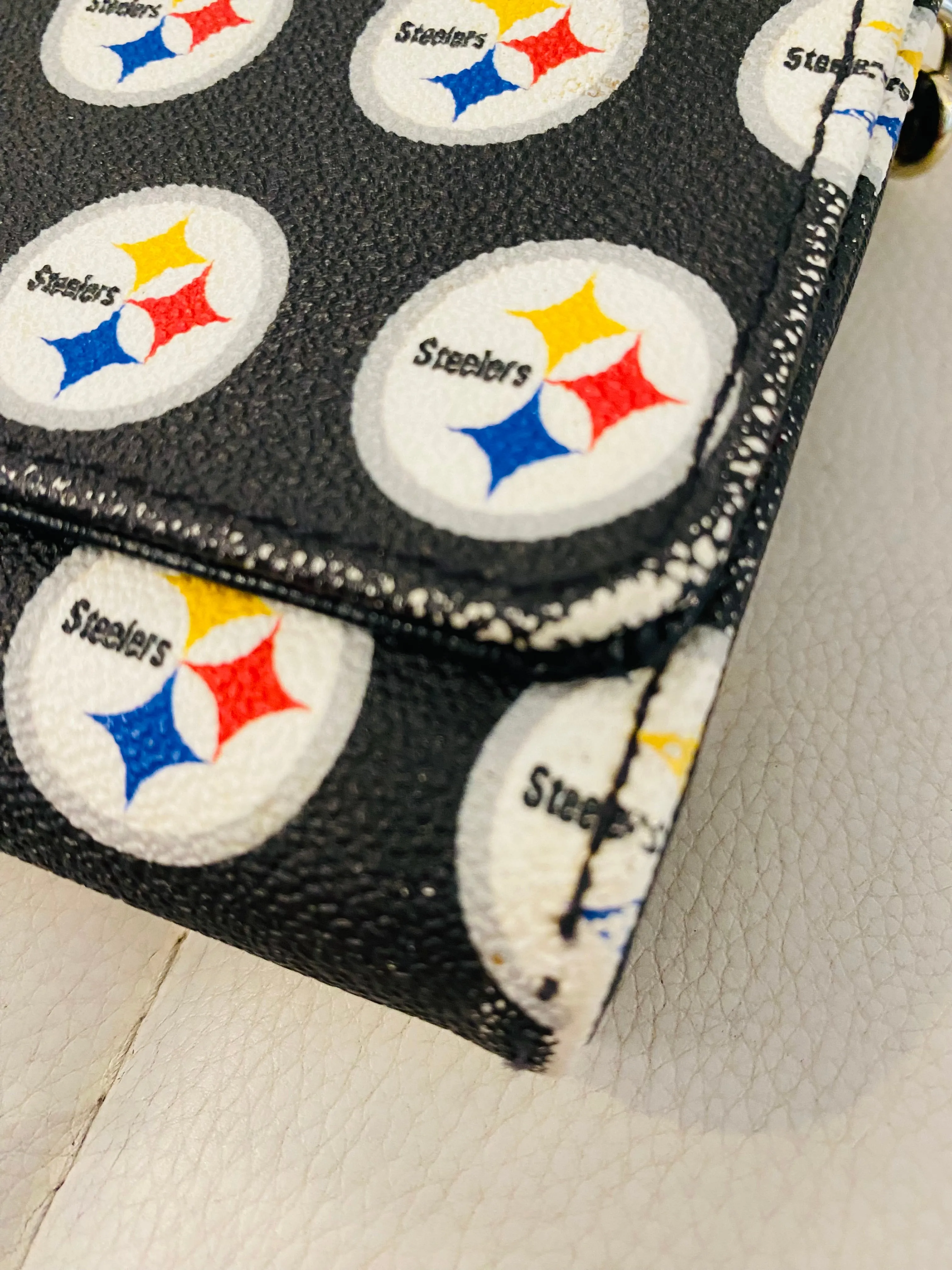 DOONEY AND BOURKE Pittsburgh Steelers Crossbody Wallet