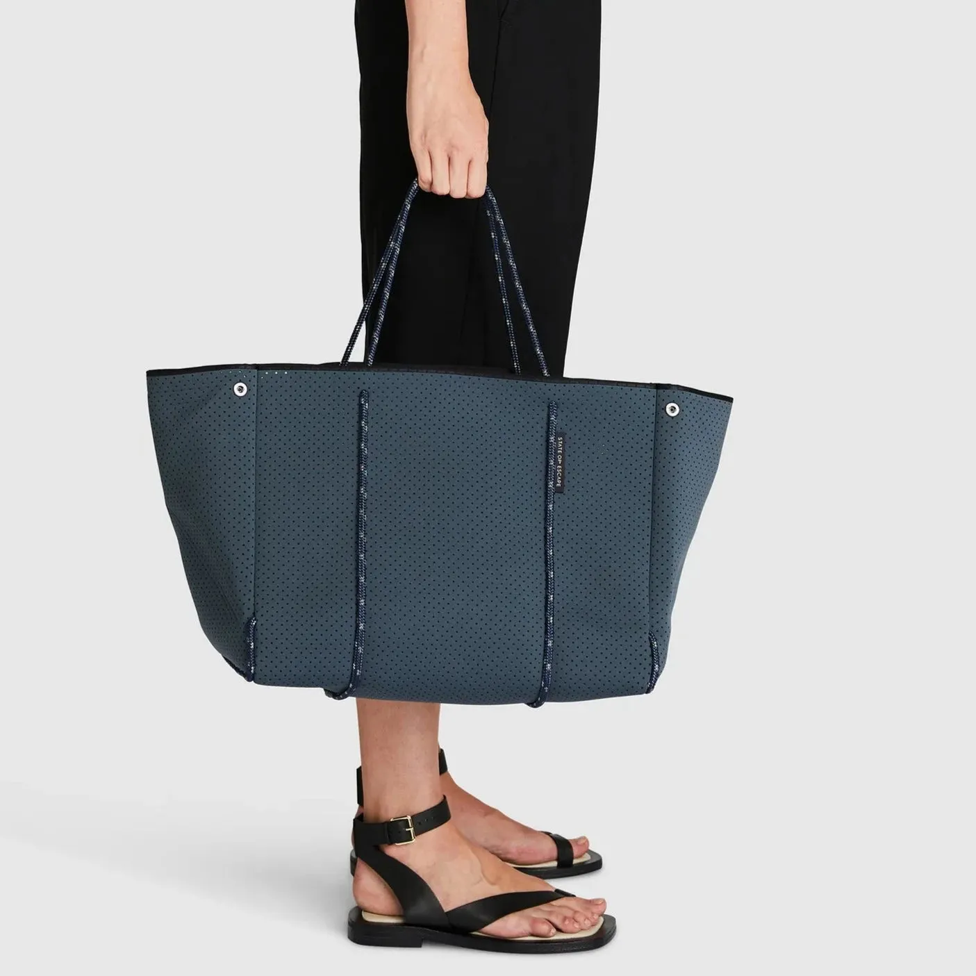 ESCAPE TOTE - PEWTER