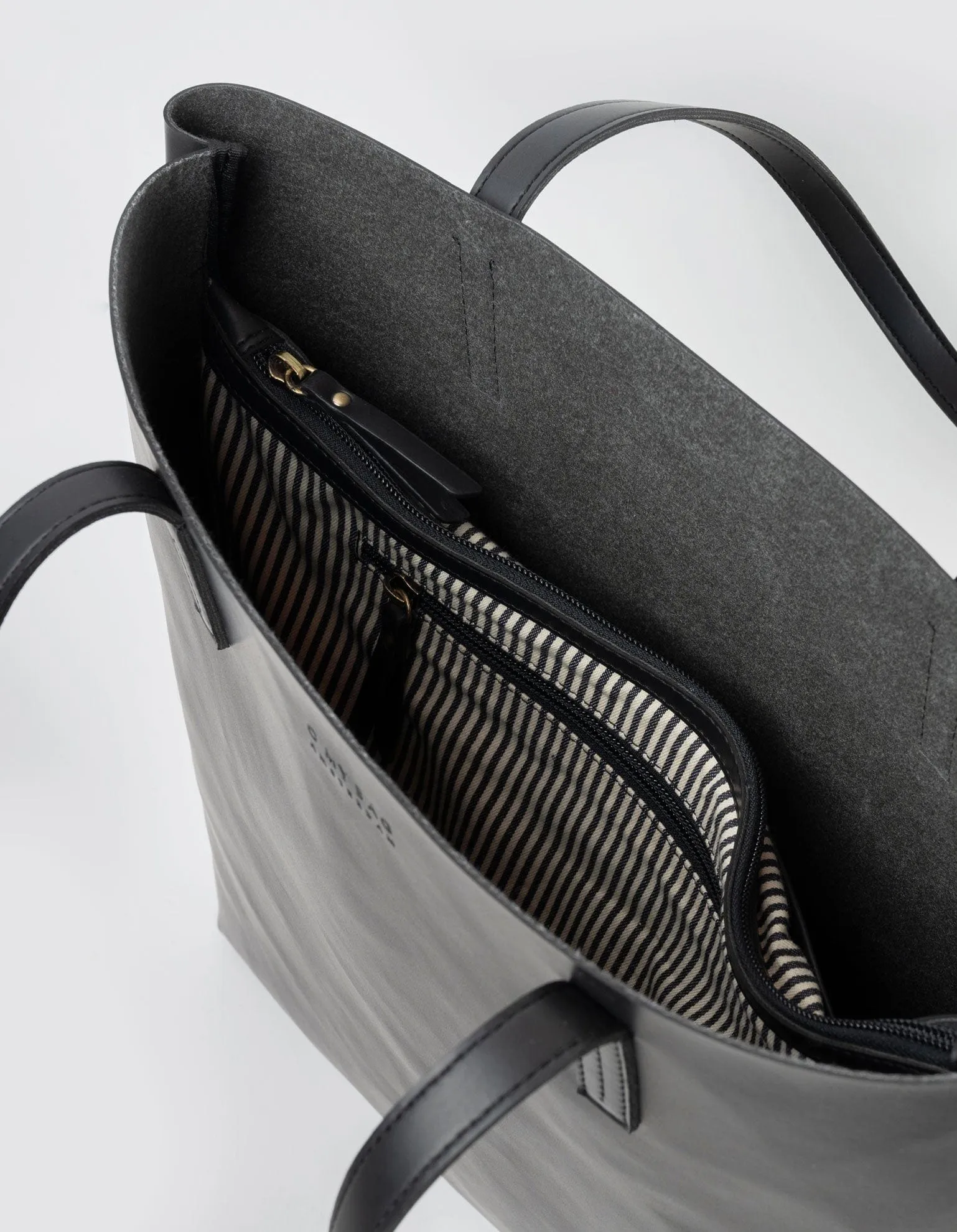 Georgia Unisex Apple Leather Tote Vegan Bag | Black