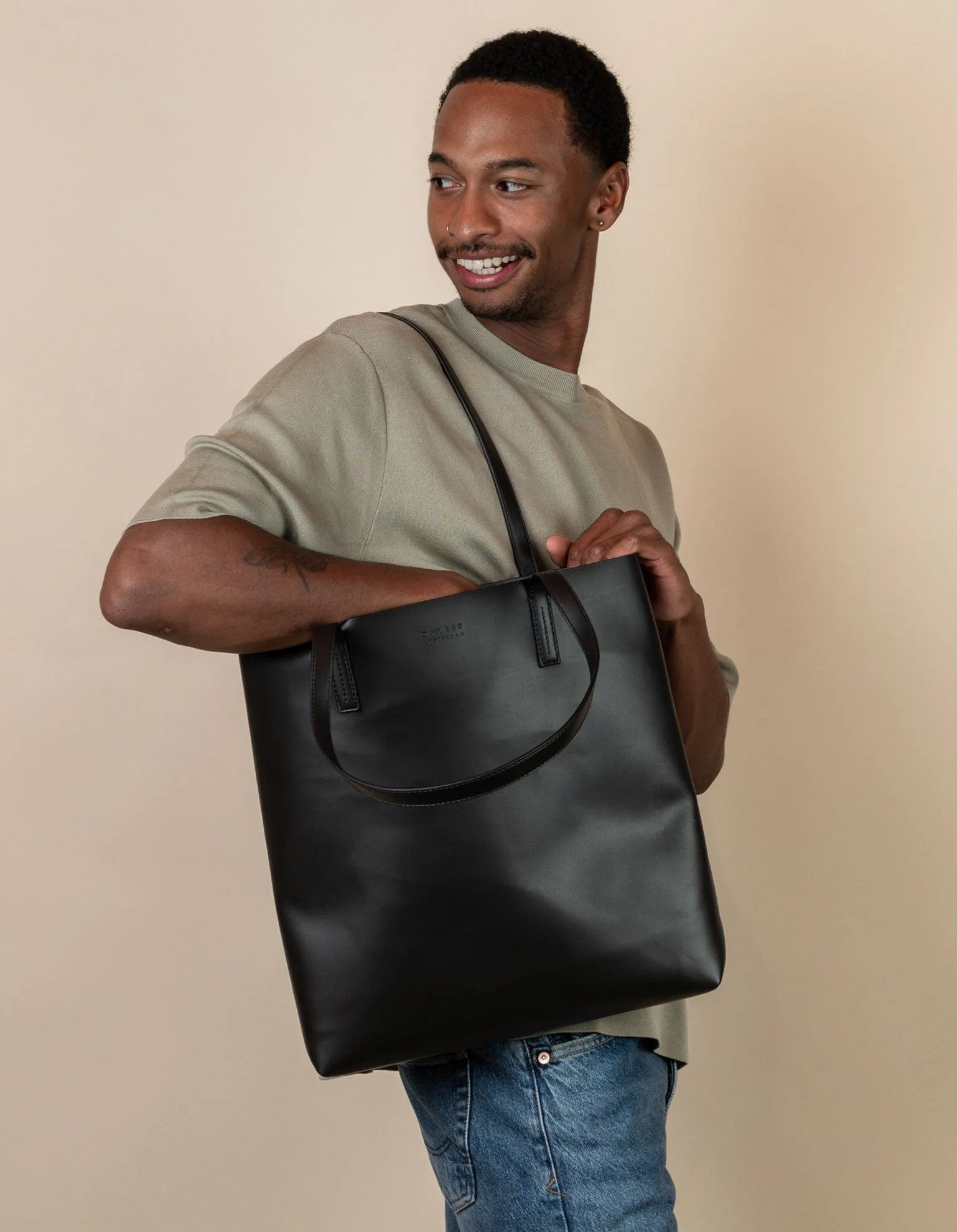 Georgia Unisex Apple Leather Tote Vegan Bag | Black
