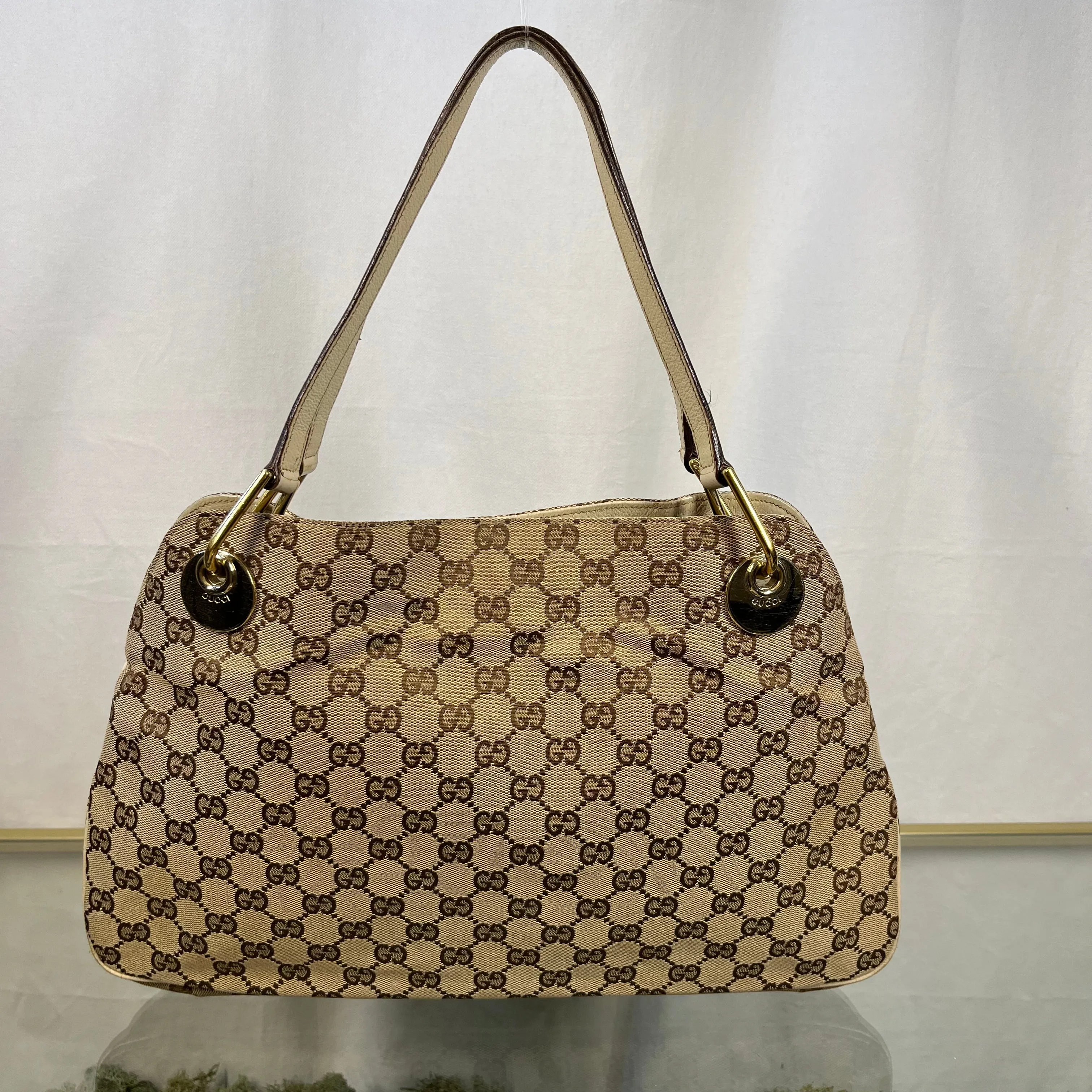 GUCCI GG Supreme Canvas Medium Eclipse Shoulder Bag