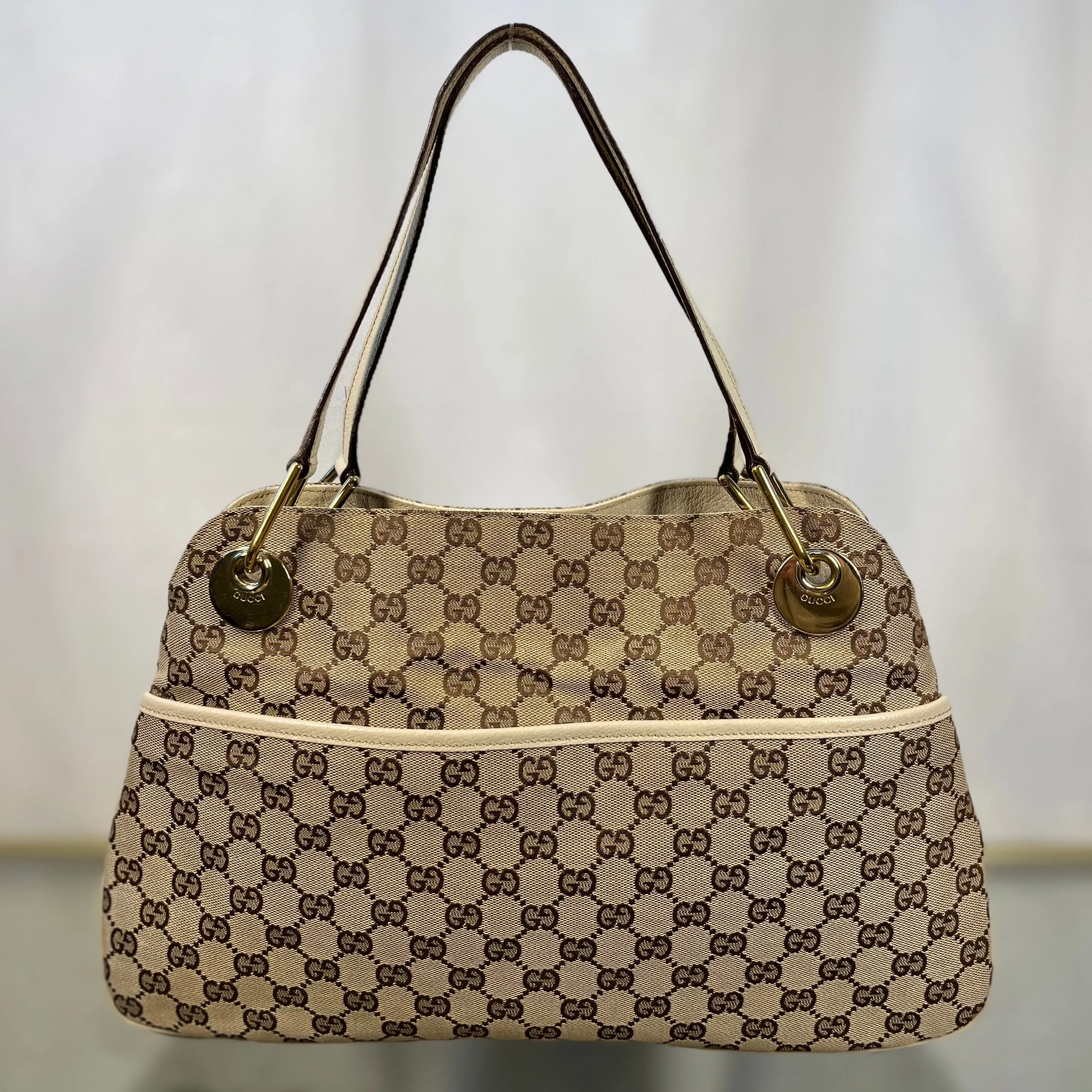 GUCCI GG Supreme Canvas Medium Eclipse Shoulder Bag