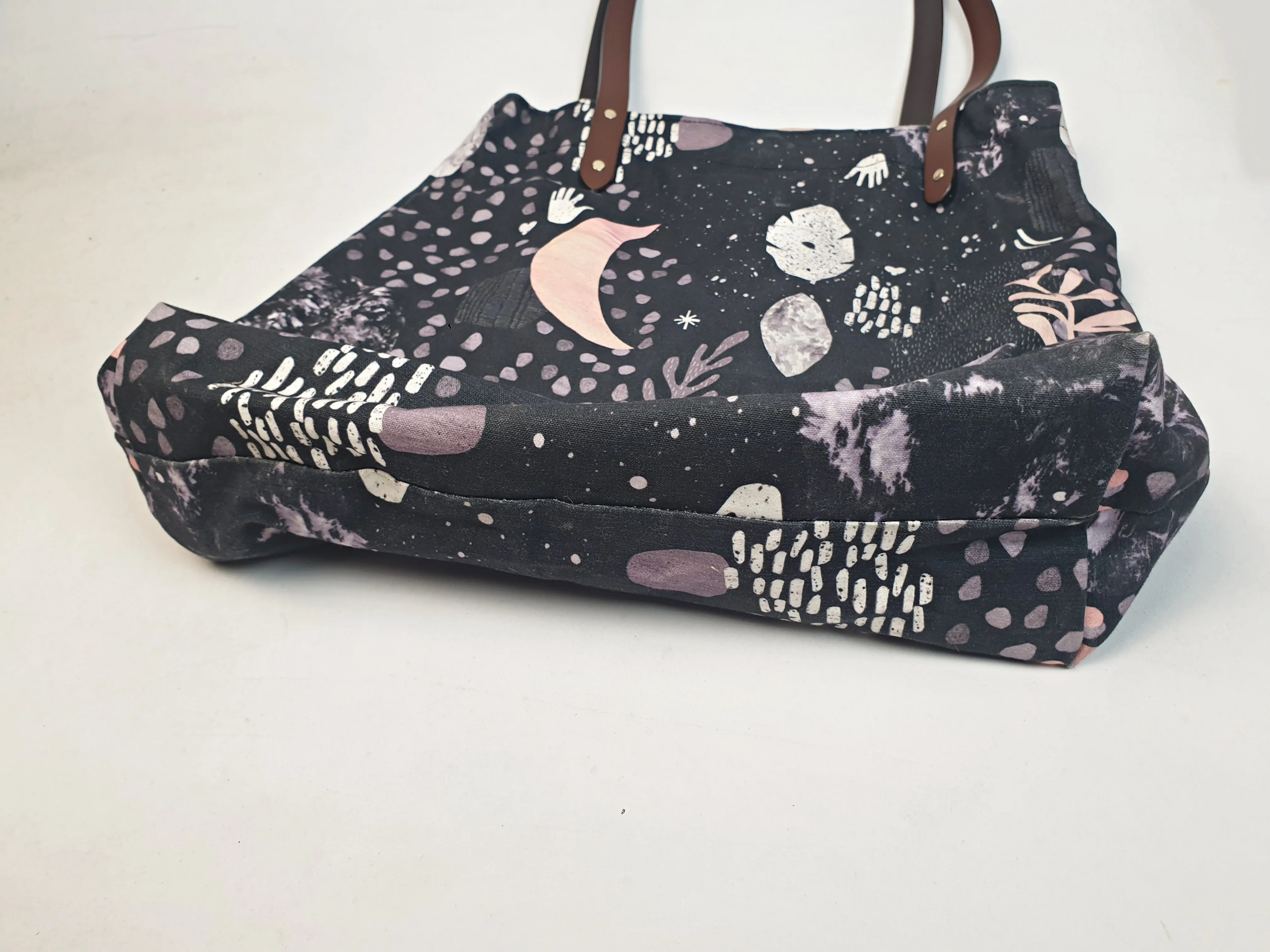 Laura Blythman stunning print tote with leather handles