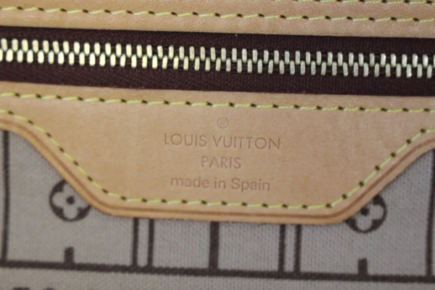 LOUIS VUITTON Monogram Canvas Neverfull MM Tote Bag
