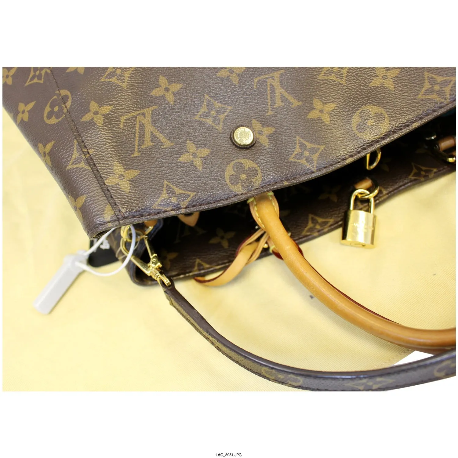 LOUIS VUITTON Montaigne GM Monogram Canvas Shoulder Handbag
