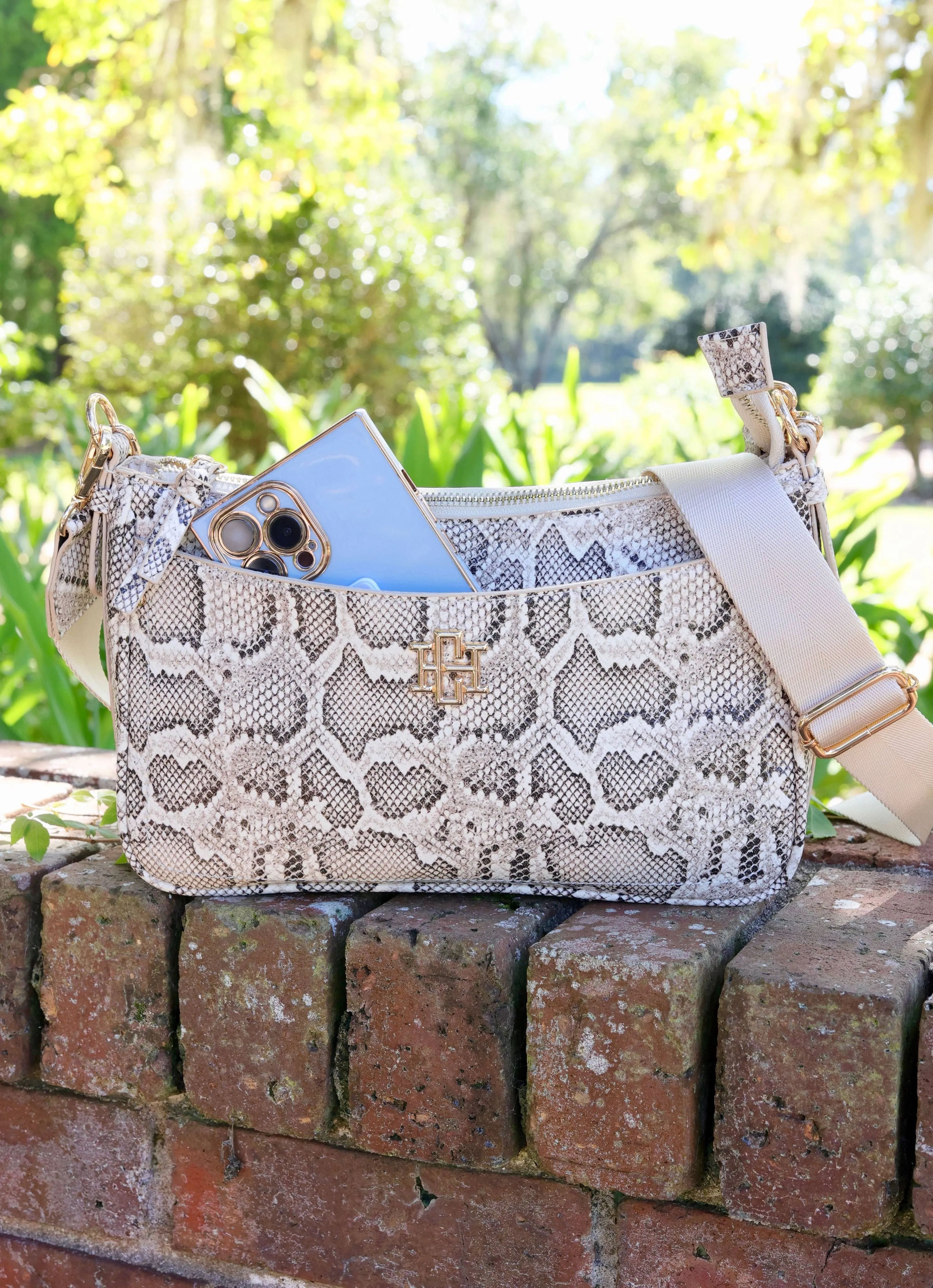 Paxton Crossbody with Pockets MOCHA
