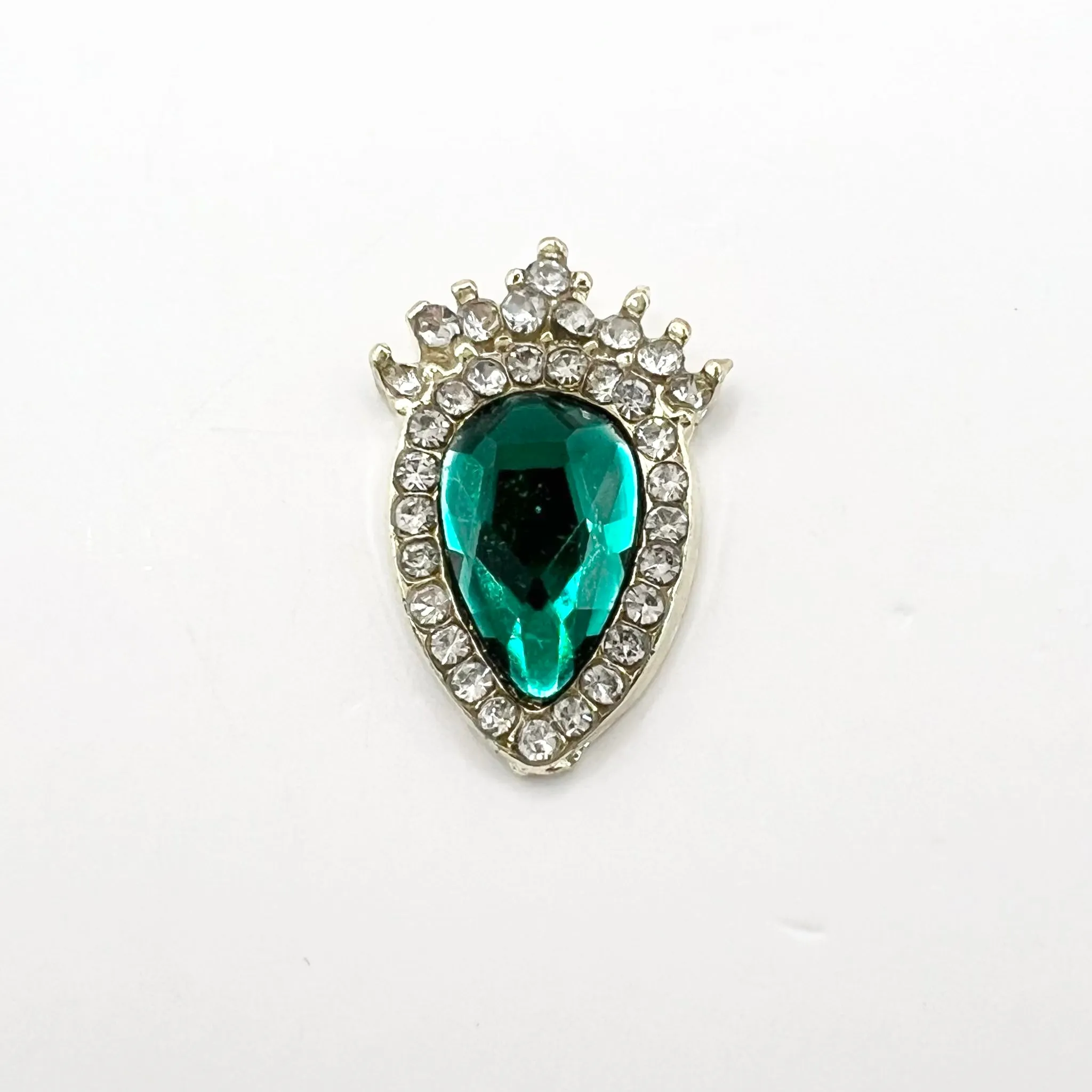 Queen - Nail Charms 10pc - #237 Gold Green-Shaped Strawberries with Crystals
