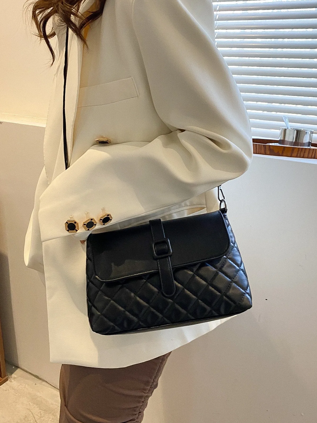 Quilted Buckle Decor Crossbody Bag - Black