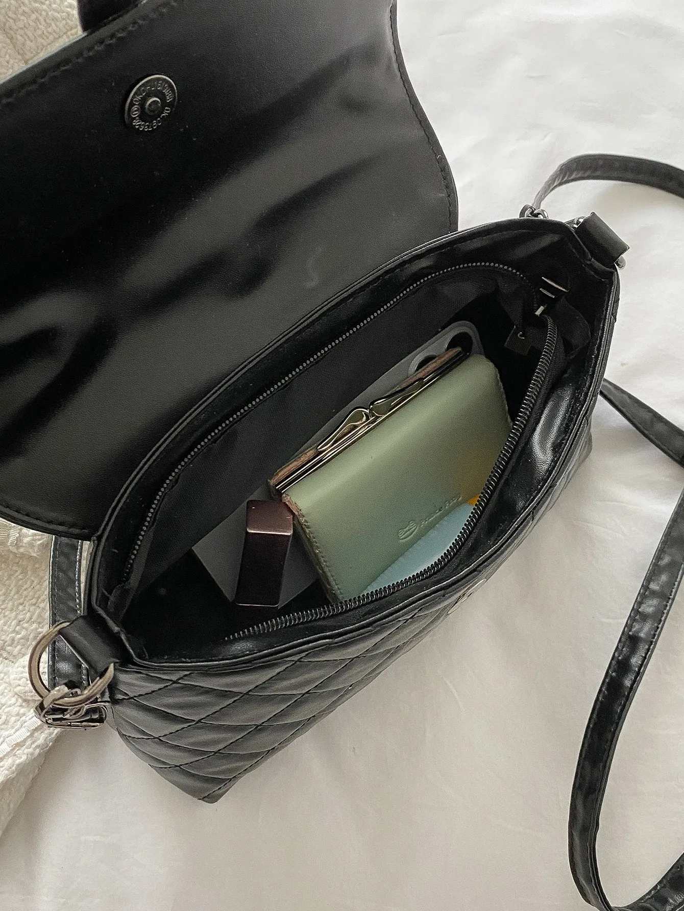 Quilted Buckle Decor Crossbody Bag - Black