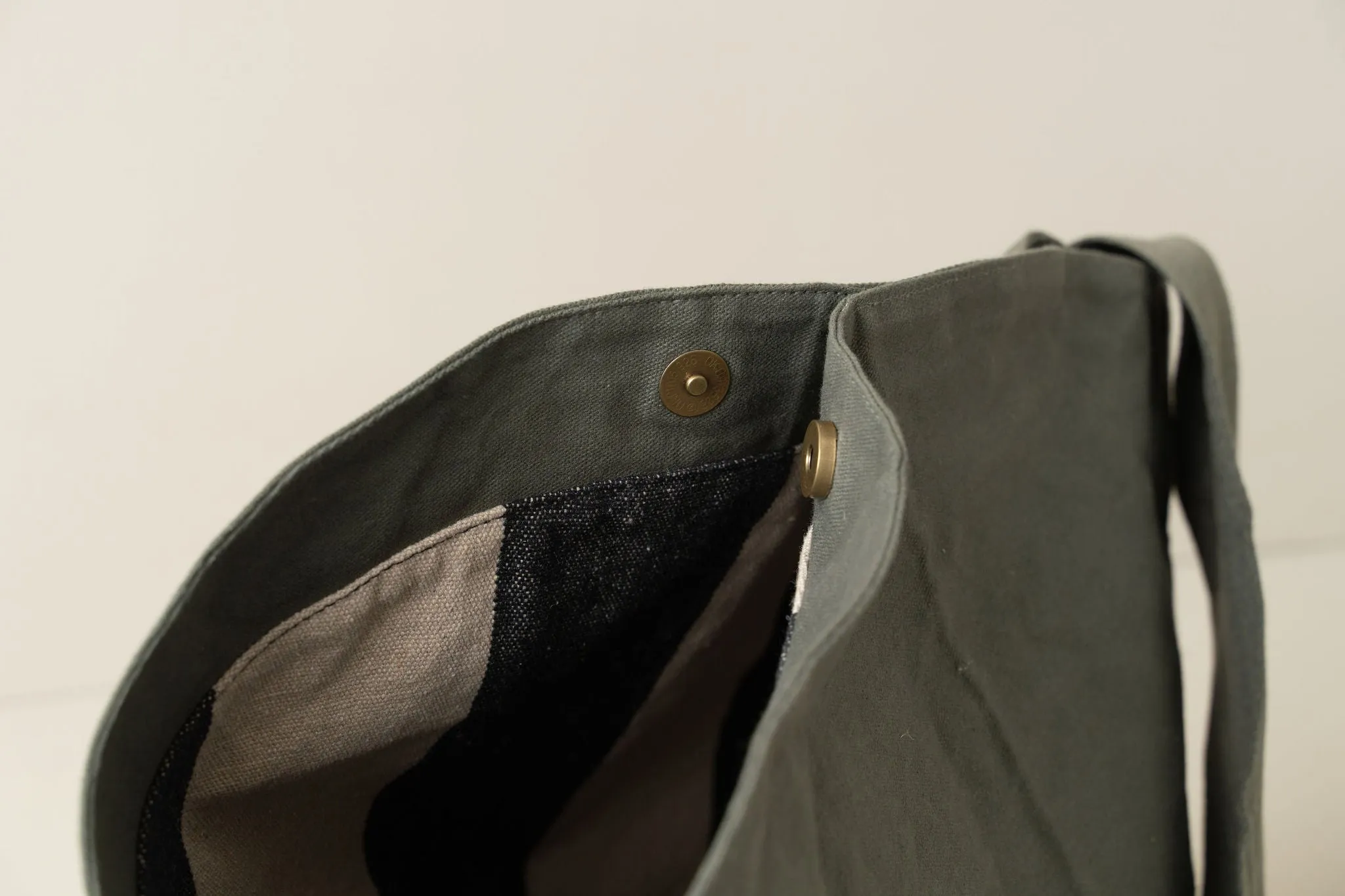 Saarde Journey Canvas Tote Bag Olive