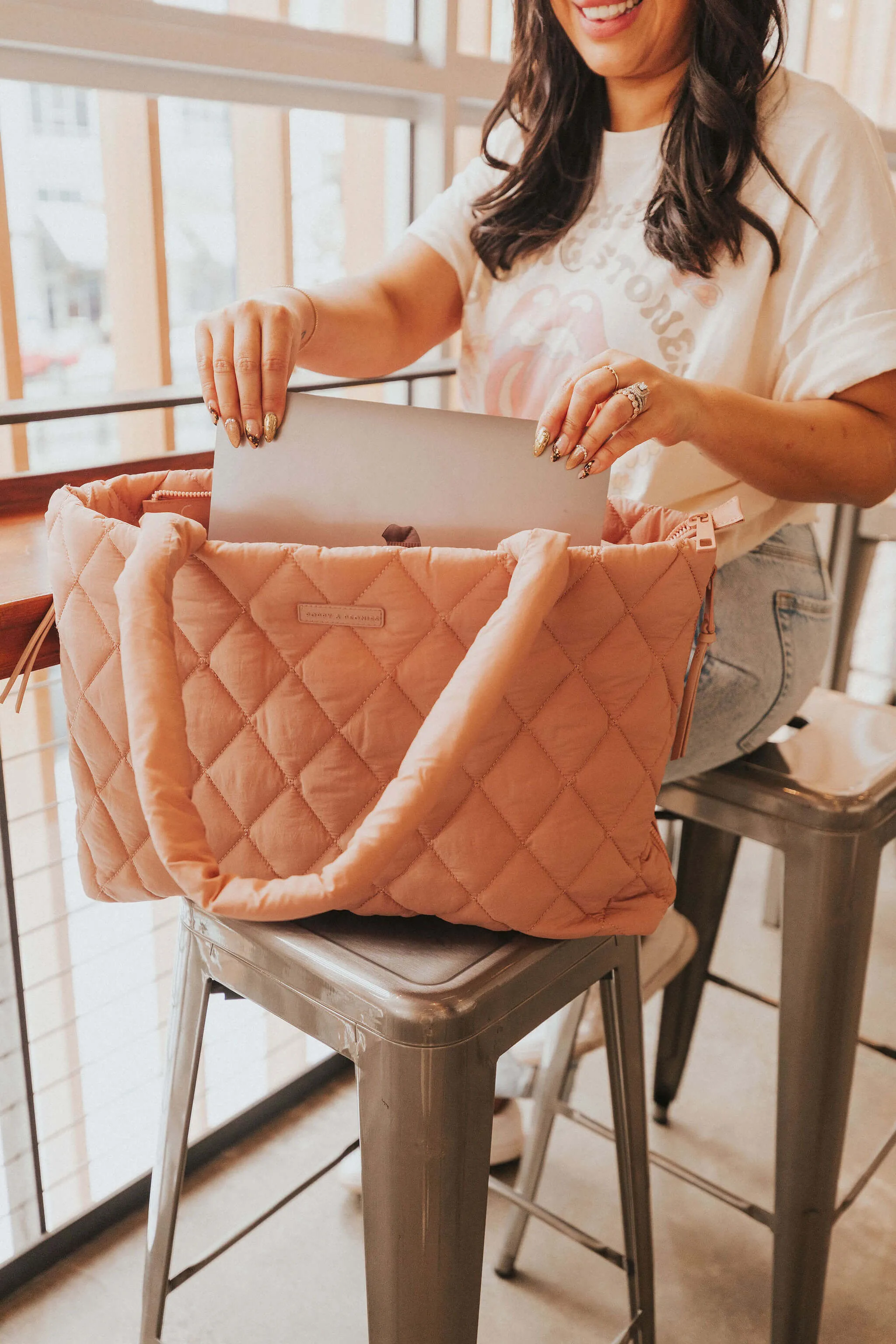 Tote It Blush