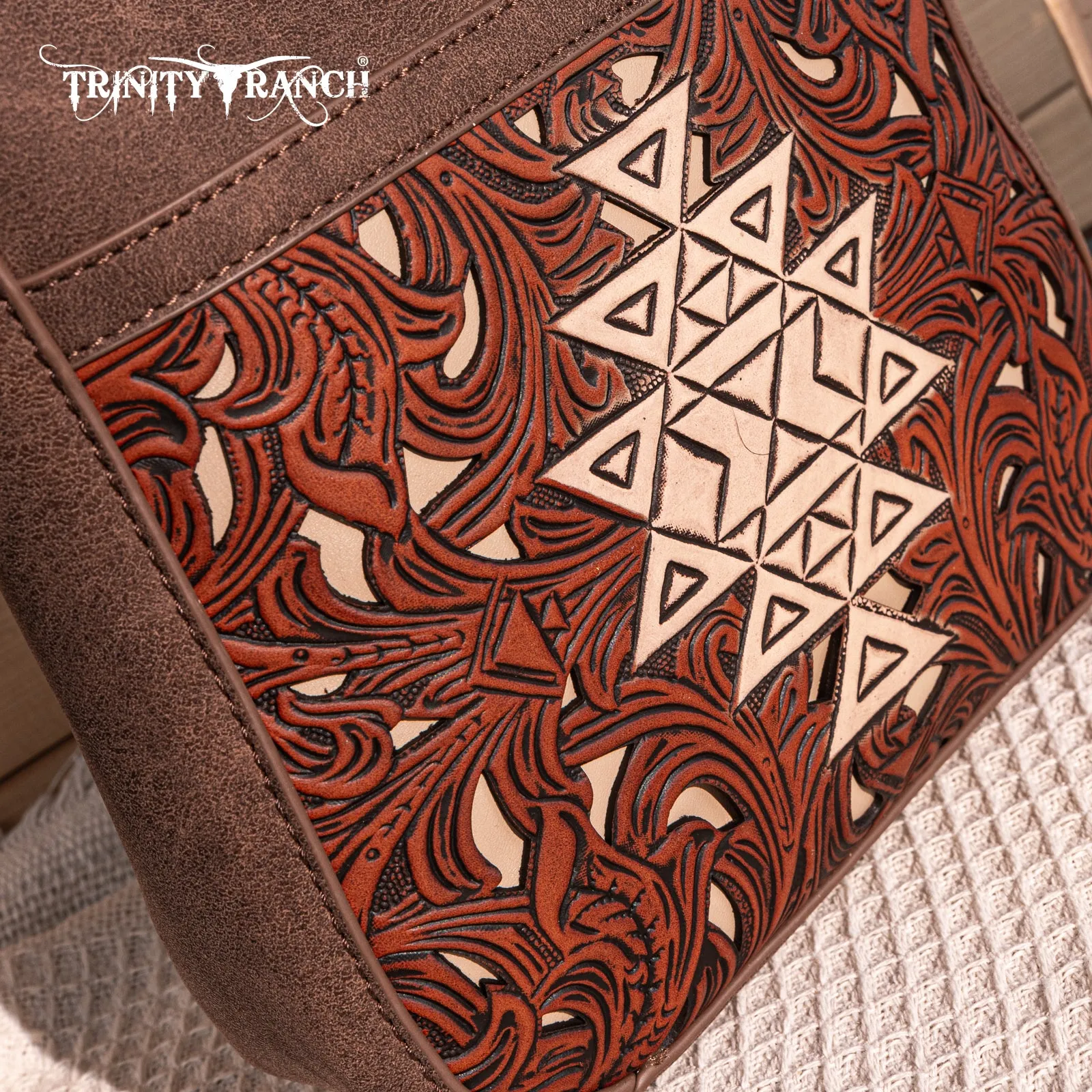 TR190-8360   Trinity Ranch Floral Aztec Tooled Crossbody